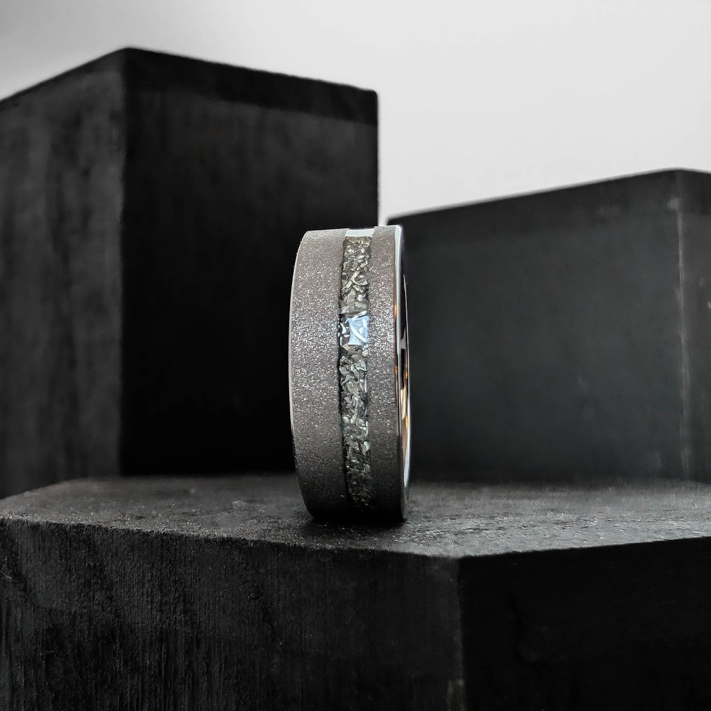 RING - "SILVER FLAKES" TUNGSTEN