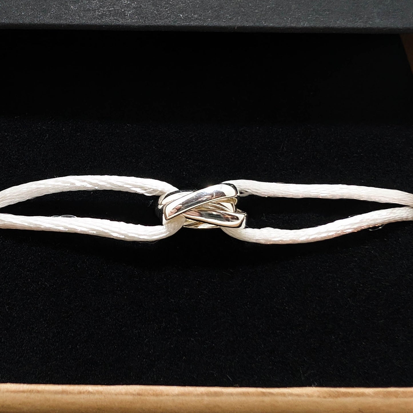 INFINITY WHITE ARMBAND - 925 SILVER