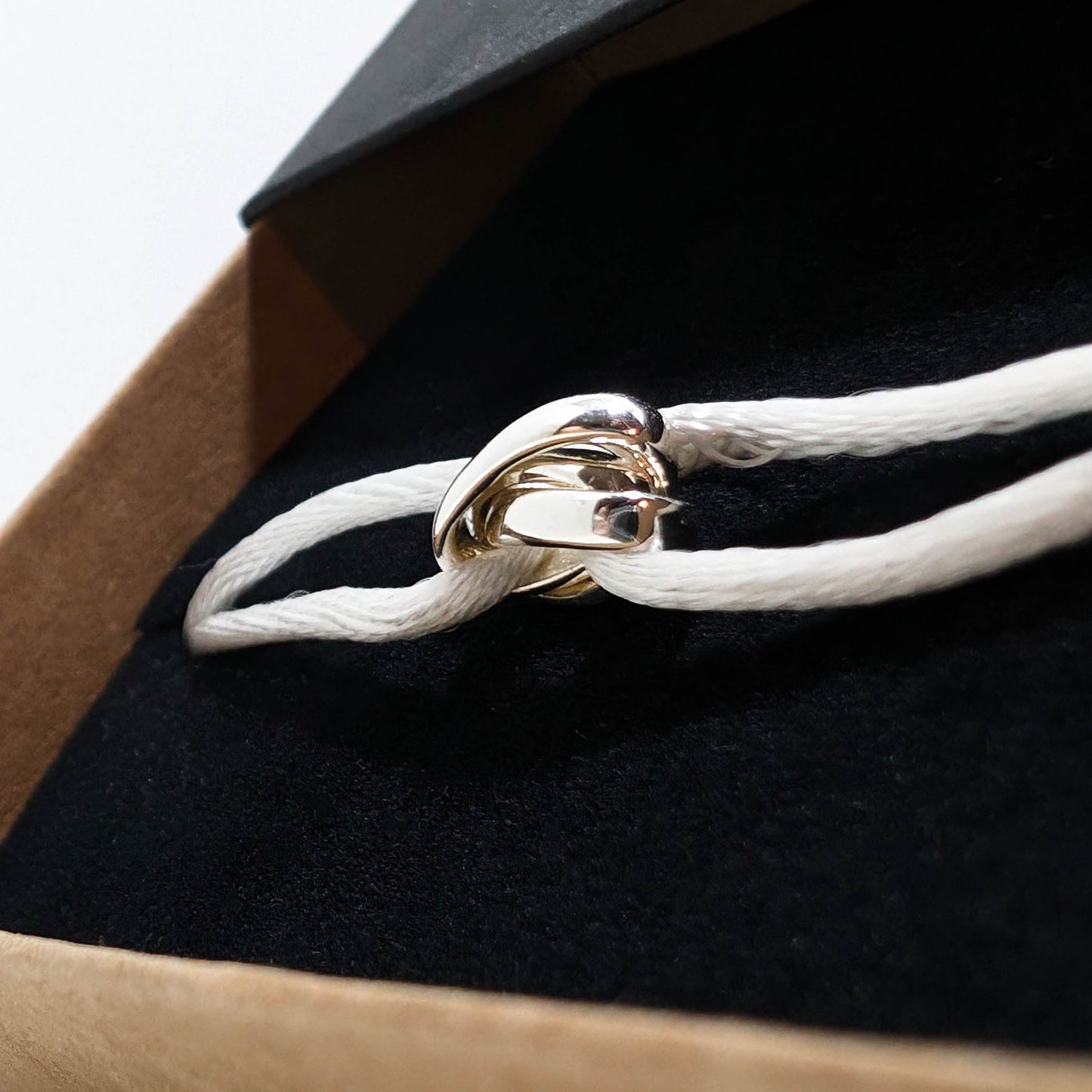 INFINITY WHITE ARMBAND - 925 SILVER