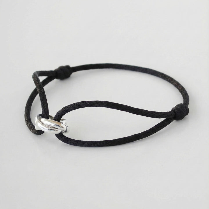 Infinity Black-armband med svart snöre och detalj i 925 silver från Valerci